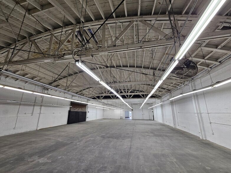 More Photos Of 119 W Jefferson Blvd, Los Angeles Warehouse For Lease