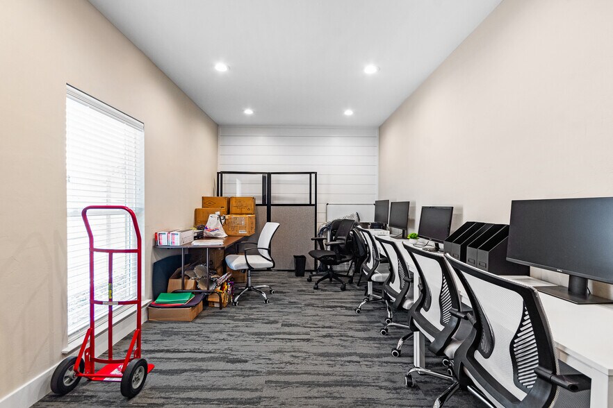 More Photos Of 2720 NW 6th St, Gainesville Medical For Lease