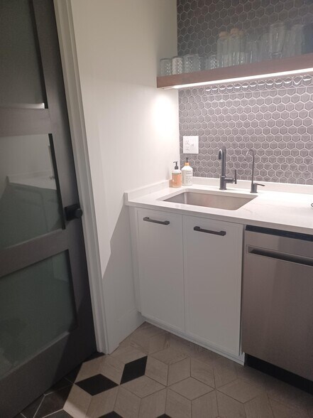 More Photos Of 432 N Anthony St, New Orleans General Retail For Lease