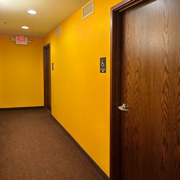 More Photos Of 1912 N Lexington Ave, Roseville Medical For Lease