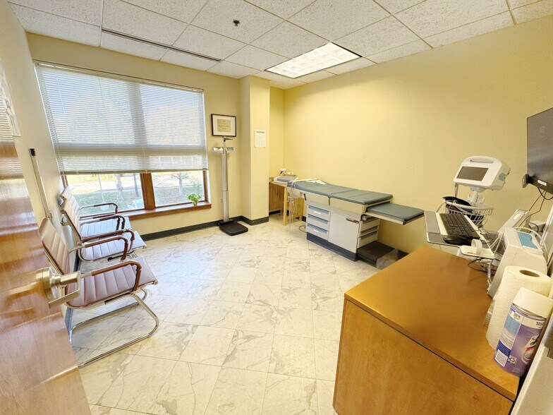 More Photos Of 8609 Sudley Rd, Manassas Medical For Sale