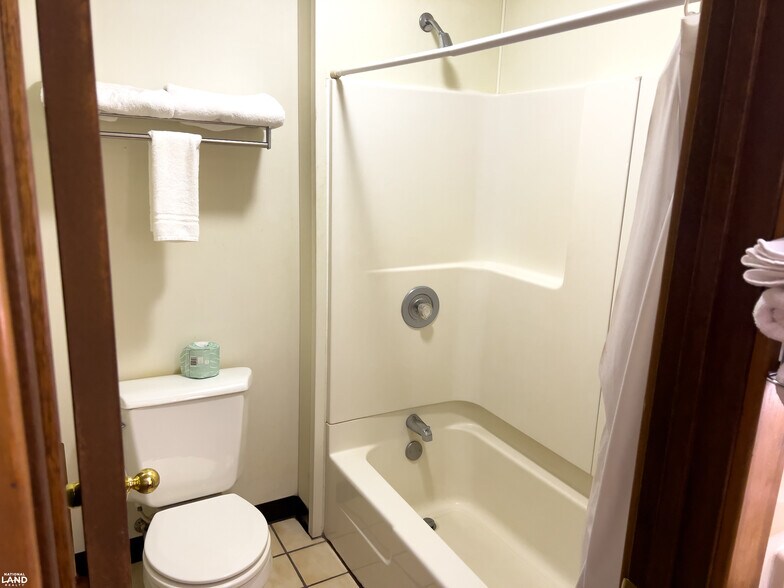 More Photos Of 102 S Main Ave, Hyannis Hotel For Sale
