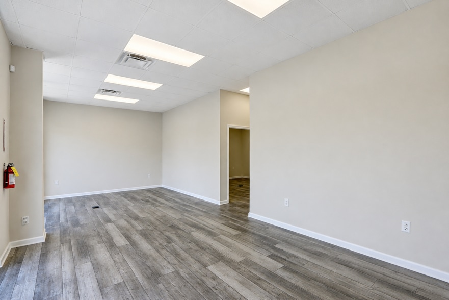 More Photos Of 107 Grand Central Blvd, Pooler Freestanding For Lease