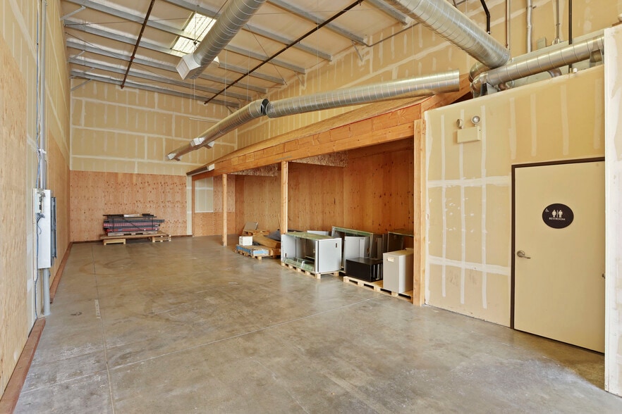 More Photos Of 600-626 Commerce Ct, Manteca Service For Sale