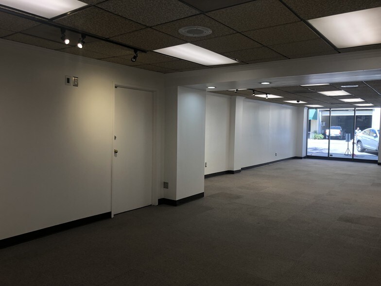 More Photos Of 1700 K St, Bakersfield Storefront Retail Office For Lease
