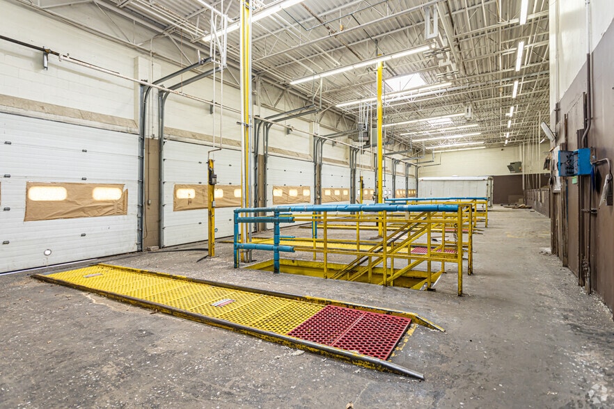 More Photos Of 1229 NW Evangeline Trwy, Lafayette Distribution For Sale