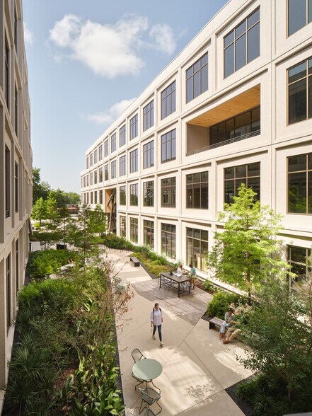 More Photos Of 3232 E Cesar Chavez St, Austin Unknown For Lease