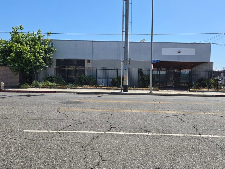 More Photos Of 13340 Saticoy St, North Hollywood Warehouse For Lease