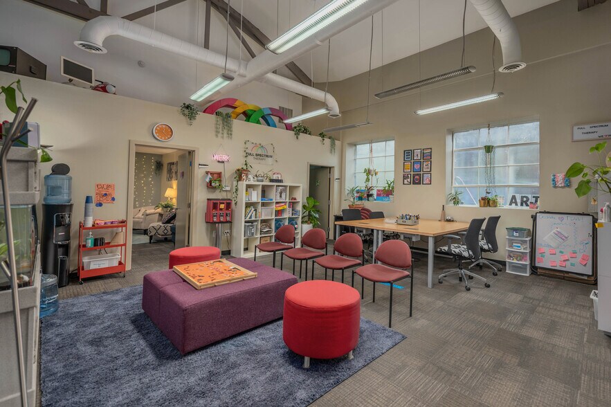 More Photos Of 1219 SE Lafayette St, Portland Loft Creative Space For Sale