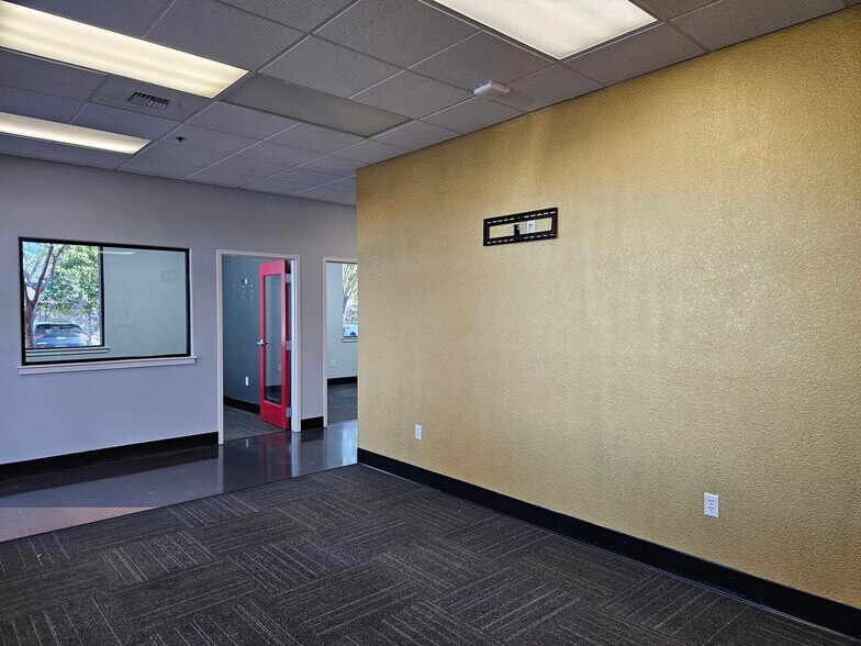 More Photos Of 1165 Scenic Dr, Modesto Office For Lease