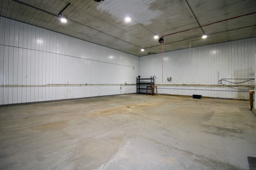 More Photos Of 8401 NW 282nd St, Berthold Warehouse For Lease