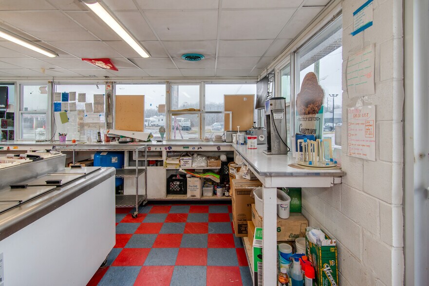 More Photos Of 2535 Highland Rd, Highland Restaurant For Sale