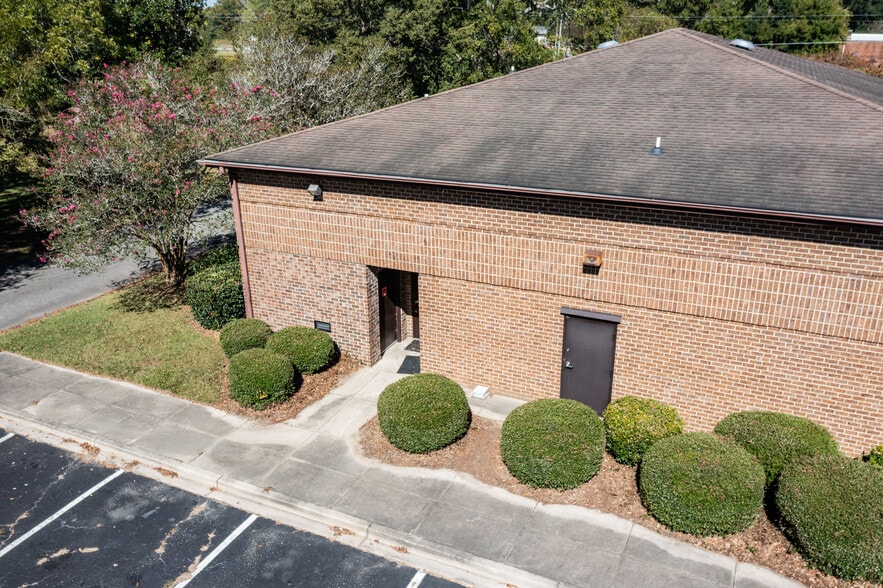 More Photos Of 119 W Lowman St, Mullins Medical For Sale