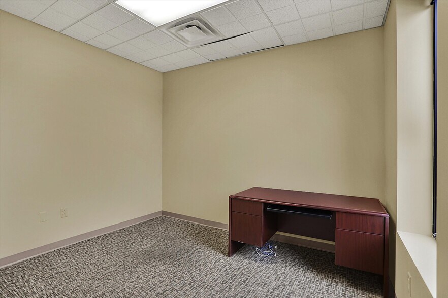 More Photos Of 711 W Gardner Dr, Marion Medical For Sale