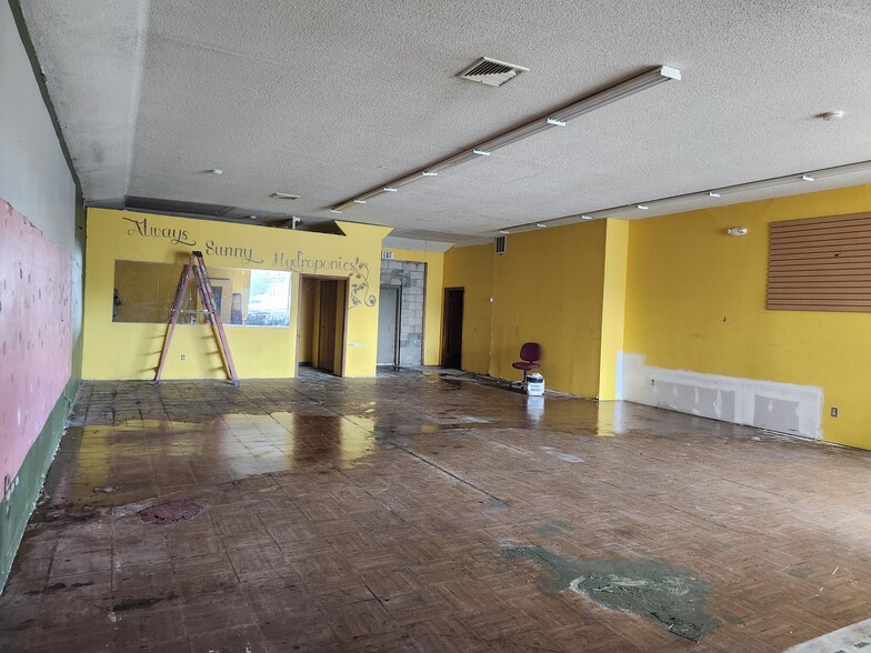 More Photos Of 1457 Meriden Rd, Waterbury Unknown For Lease