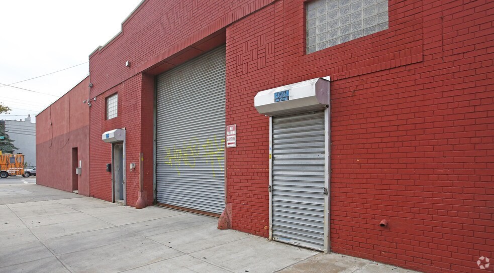More Photos Of 94 Beadel St, Brooklyn Warehouse For Lease