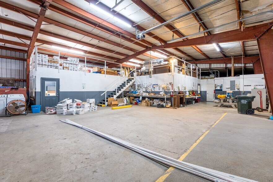 More Photos Of 101 Menard Rd, Houma Light Manufacturing For Lease