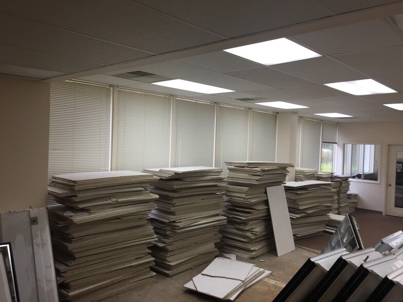 More Photos Of 275 Center Rd, Monroeville Office For Lease