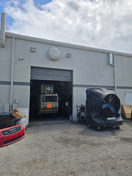 More Photos Of 6605-6619 E Colonial Dr, Orlando Storefront For Lease