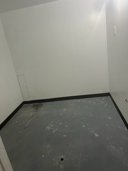 More Photos Of 14606 Sheraton St, Houston Warehouse For Sale