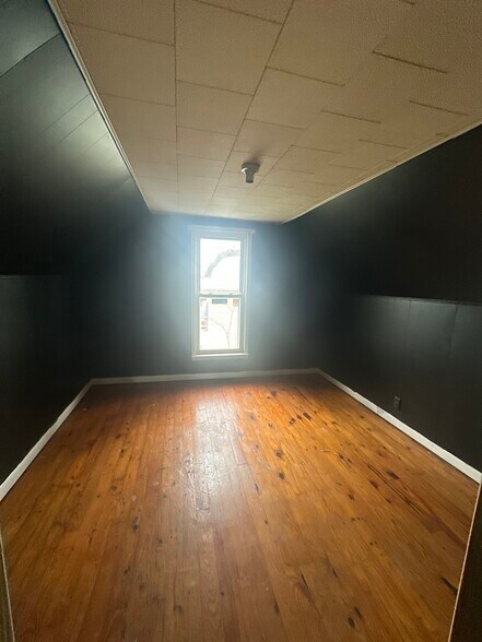 More Photos Of 408 E Main St, Sparta Specialty For Sale