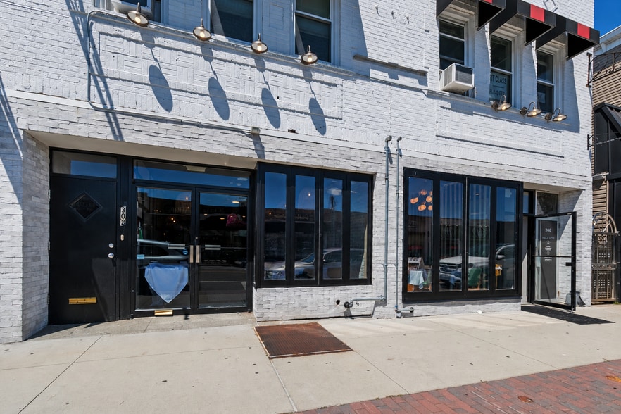 More Photos Of 300 Main St, Farmingdale General Retail For Lease
