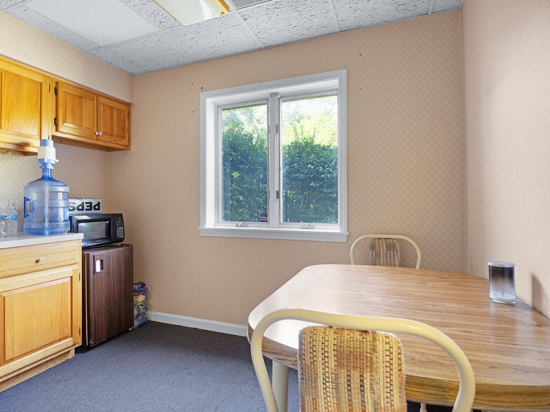 More Photos Of 644 E Main St, Palmyra Office For Sale