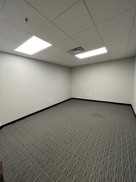 More Photos Of 2440 Old Milton Pky, Alpharetta Office Residential For Lease