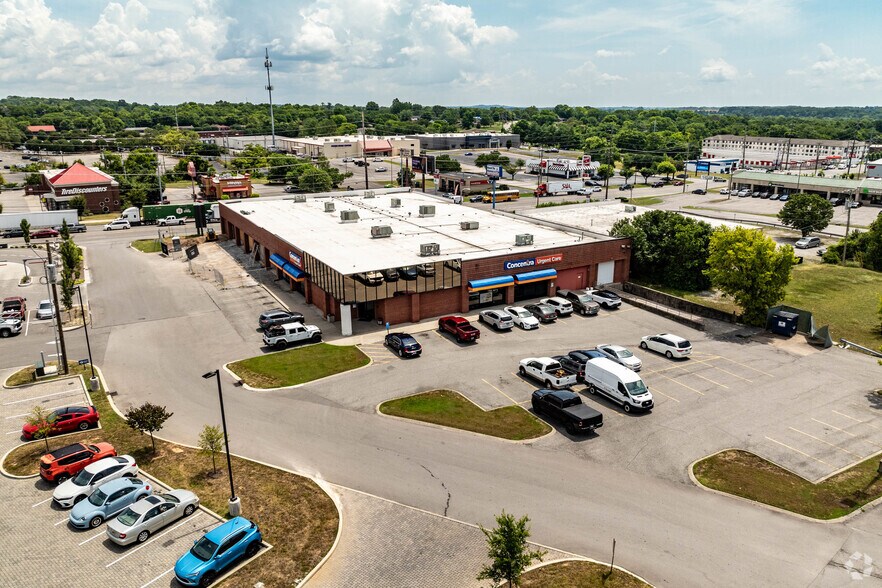 More Photos Of 1717 Gallatin Pike N, Madison Freestanding For Lease