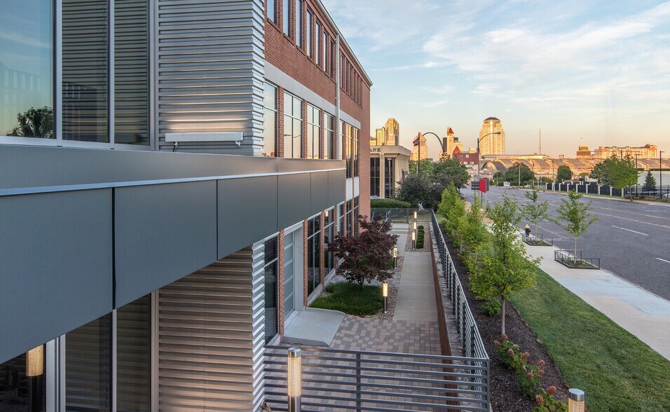 More Photos Of 2329-2351 Market St, Saint Louis Office For Lease