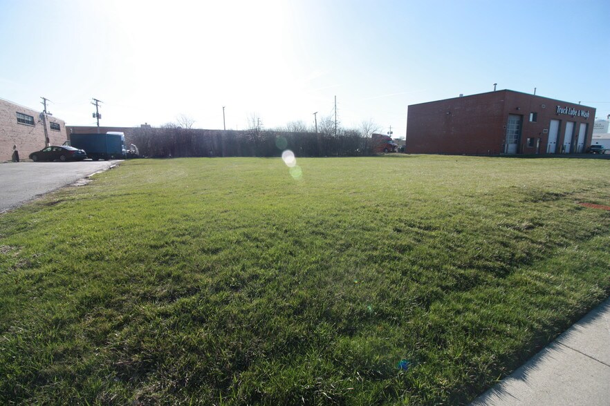 More Photos Of 1421 Busse Rd, Elk Grove Village Land For Lease