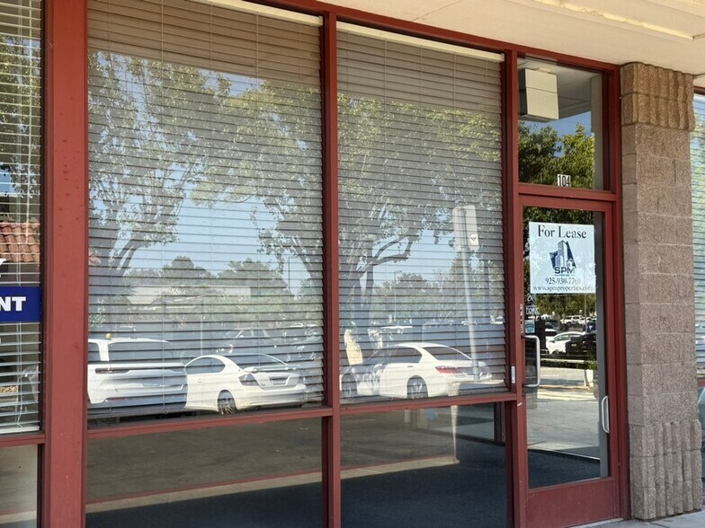 More Photos Of 100-152 Browns Valley Pky, Vacaville Unknown For Lease