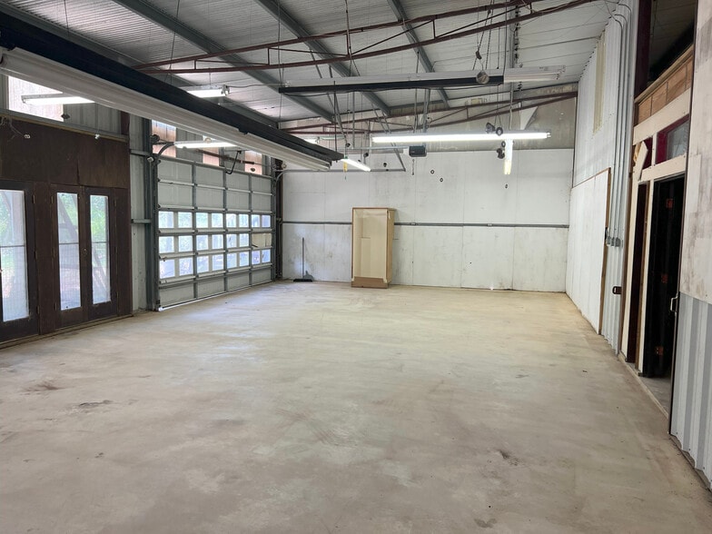 More Photos Of 111 County Road 237, Wadsworth Manufacturing For Sale