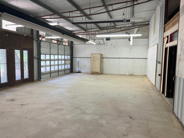 More Photos Of 111 County Road 237, Wadsworth Manufacturing For Lease