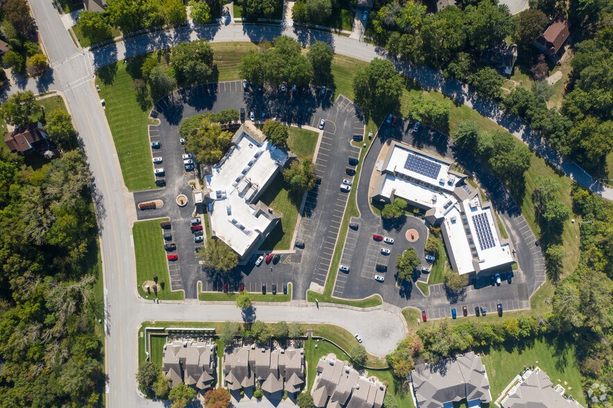 More Photos Of 4444 N Belleview Ave, Kansas City Unknown For Lease