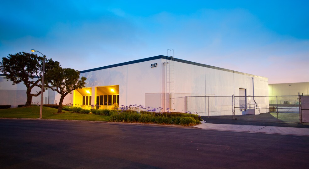 More Photos Of 3117 W Alpine Ave, Santa Ana Warehouse For Lease