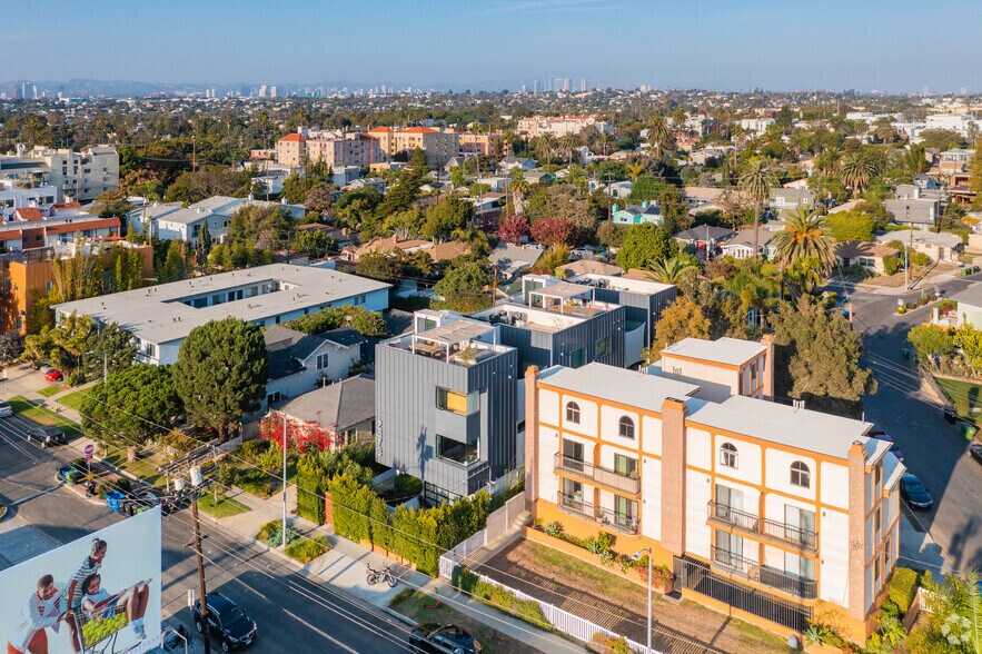 More Photos Of 2478 Penmar Ave, Venice Dormitory For Sale