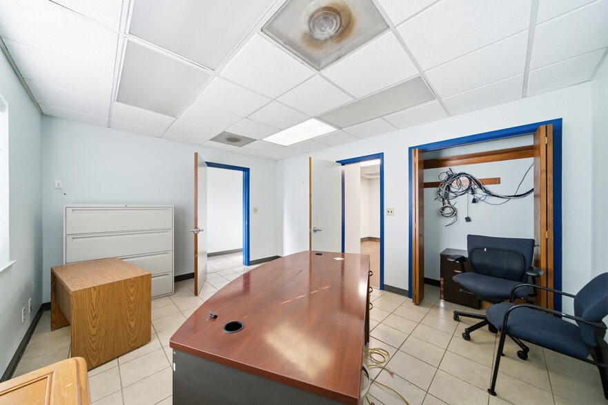 More Photos Of 450 Veterans Blvd, Redwood City Unknown For Lease