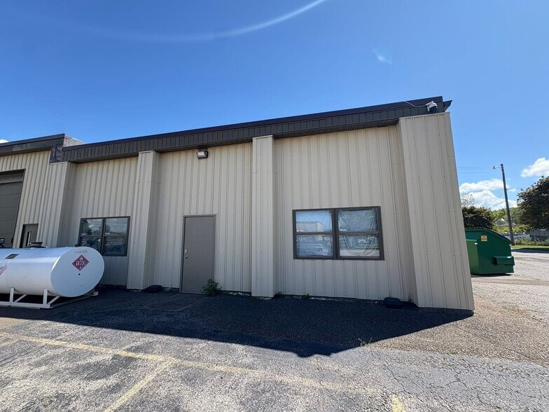 More Photos Of 1711 Union Rd, West Seneca Self Storage For Lease