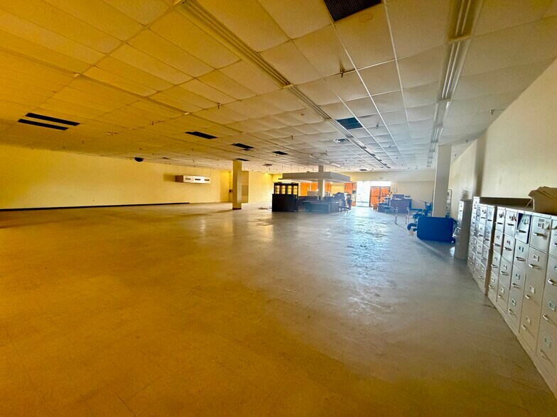 More Photos Of 5068 W Colonial Dr, Orlando Storefront For Sale