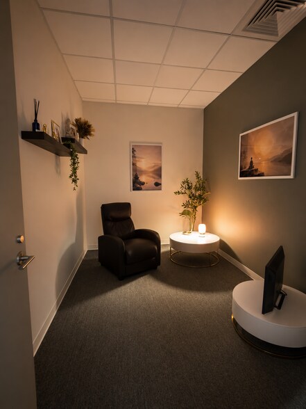 More Photos Of 600 W 6th St, Fort Worth Coworking Space