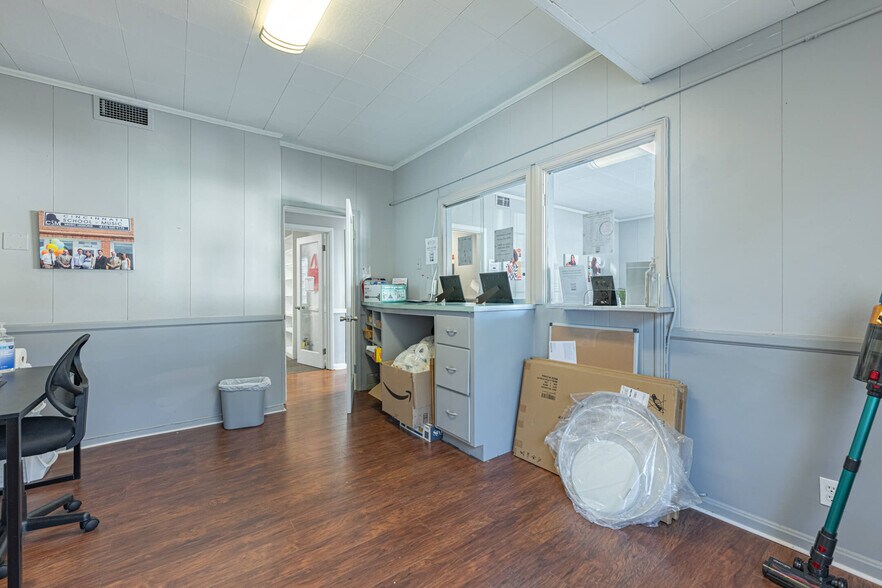 More Photos Of 2119 Central Ave, Middletown Office For Sale