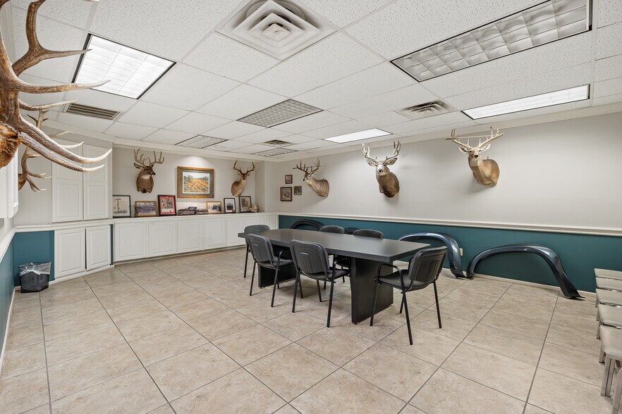 More Photos Of 2238 NW Loop 410 Fwy, San Antonio Auto Repair For Sale