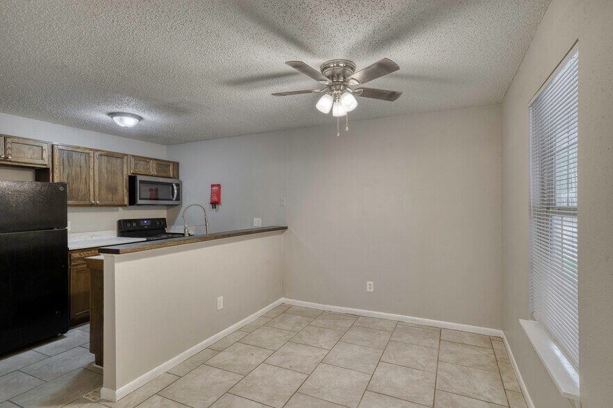 More Photos Of 2000 Kazmeier Plz, Bryan Apartments For Sale