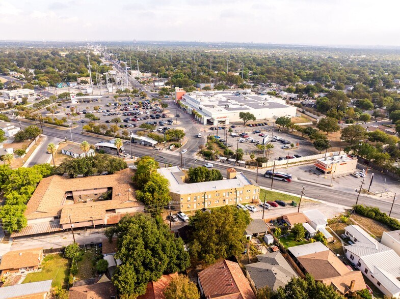 More Photos Of 2031 Fredericksburg Rd, San Antonio Apartments For Sale