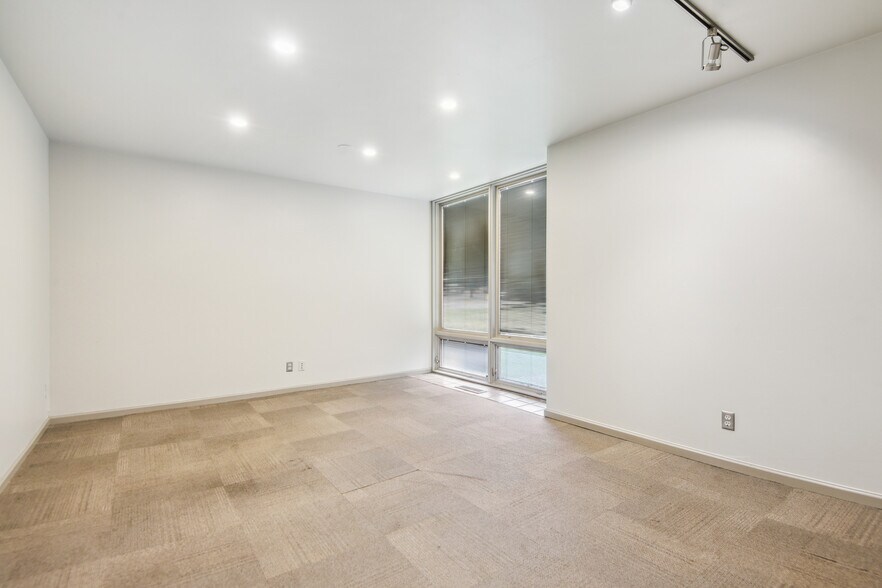 More Photos Of 7225 S 85th East Ave, Tulsa Office For Lease