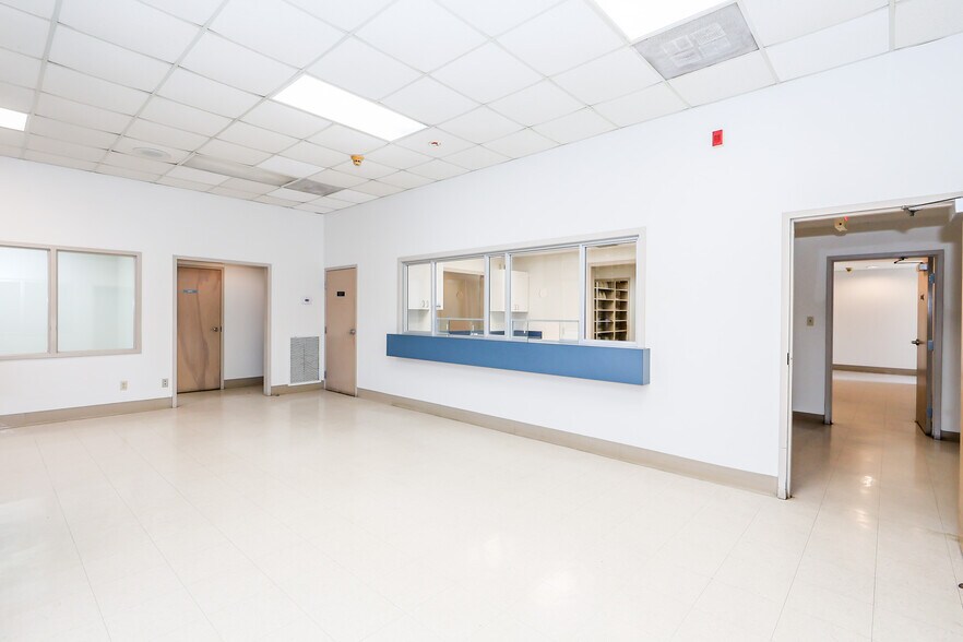 More Photos Of 1487 Belk Blvd, Oxford Office For Sale