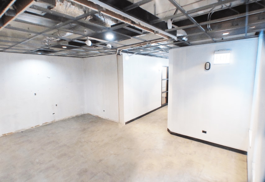 More Photos Of 158 W Erie St, Chicago Office For Sale