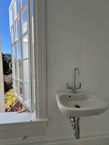 More Photos Of 3516 Sacramento St, San Francisco Storefront Retail Office For Lease