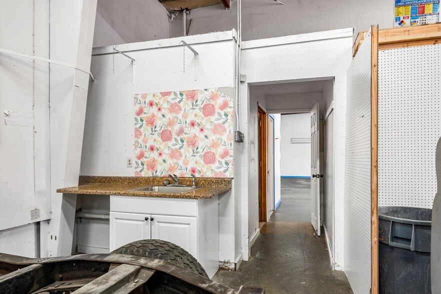 More Photos Of 1033 Avenue D, Snohomish Storefront For Lease